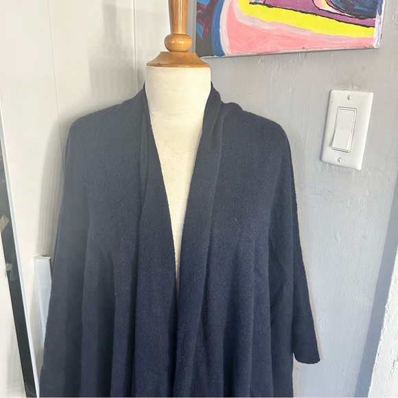 Morgan & Oates | cape/shawl/wrap - Picture 2 of 3